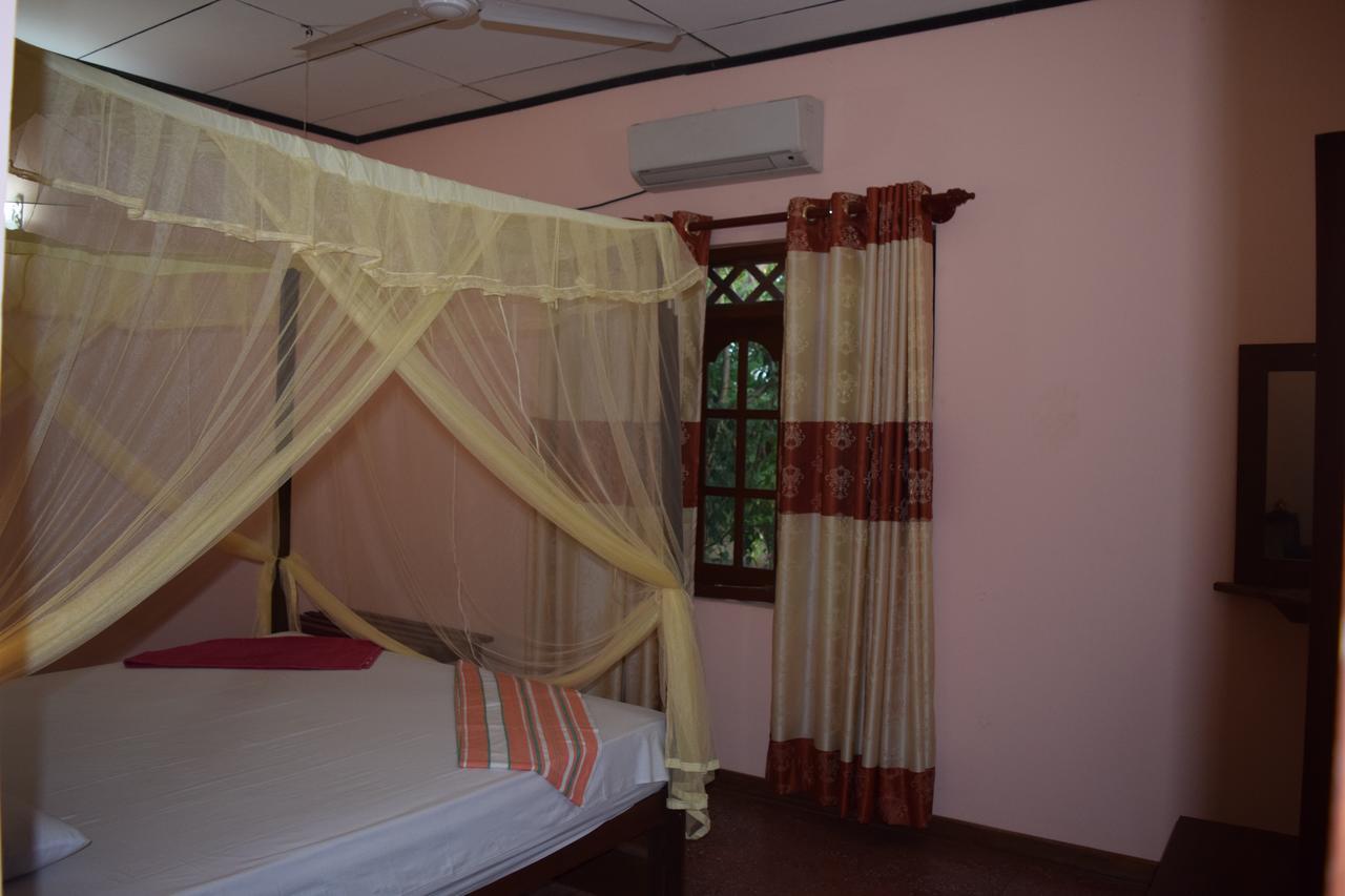 Lavish Eco Jungle Hotel Tissamaharama Exterior photo